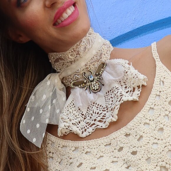 Designer Upcycled Concept Avangard Vintage Lace Jabot Large Bee Patchwork - Picture 10 of 17